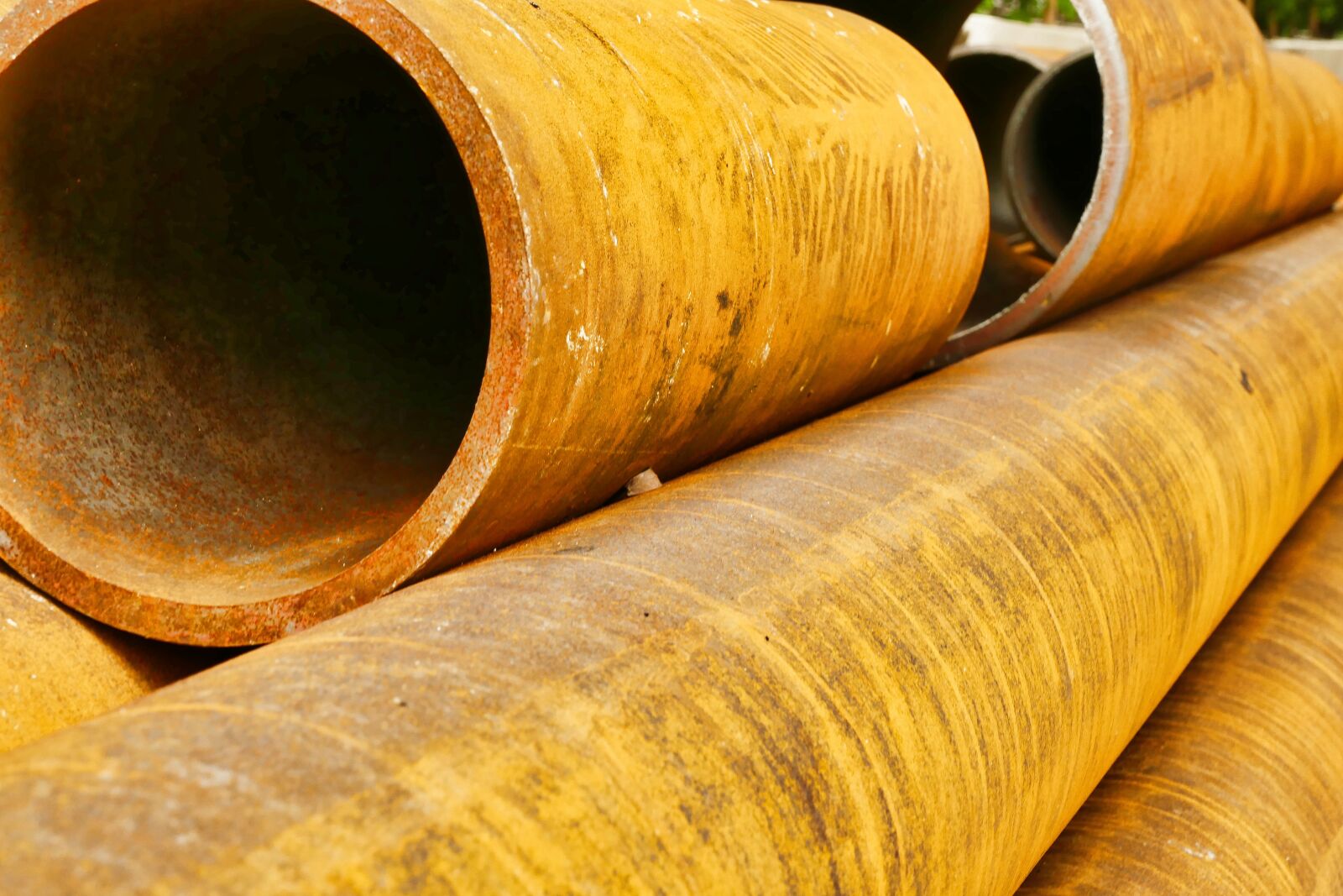Panasonic Lumix DMC-FZ1000 sample photo. Pipe, metal, tube photography