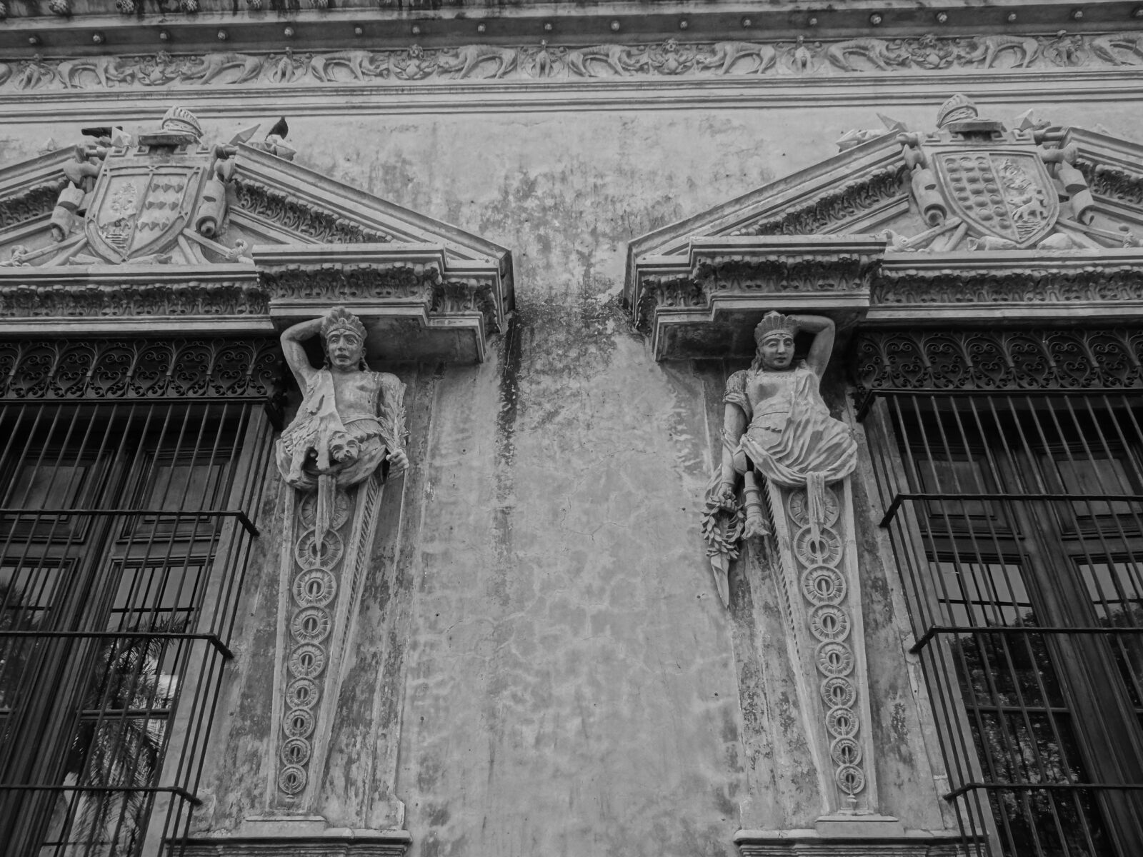 Sony DSC-HX200V sample photo. Black, white, romantic photography