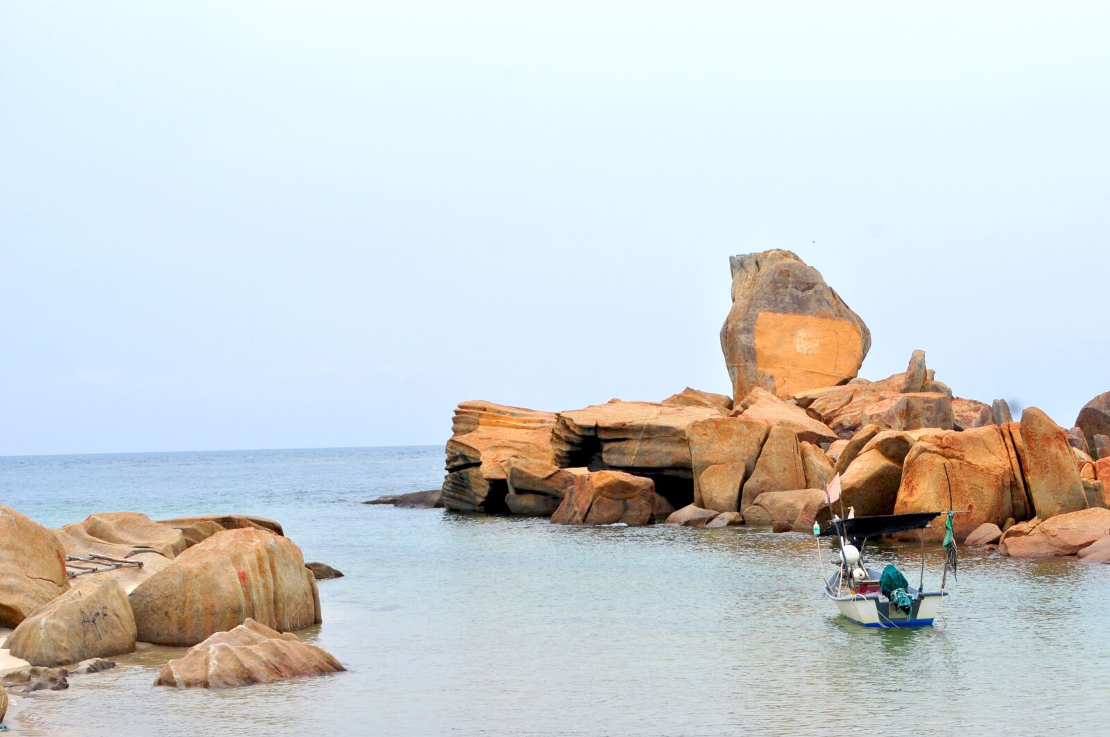 Nikon D5000 sample photo. Beach, boat, nature photography