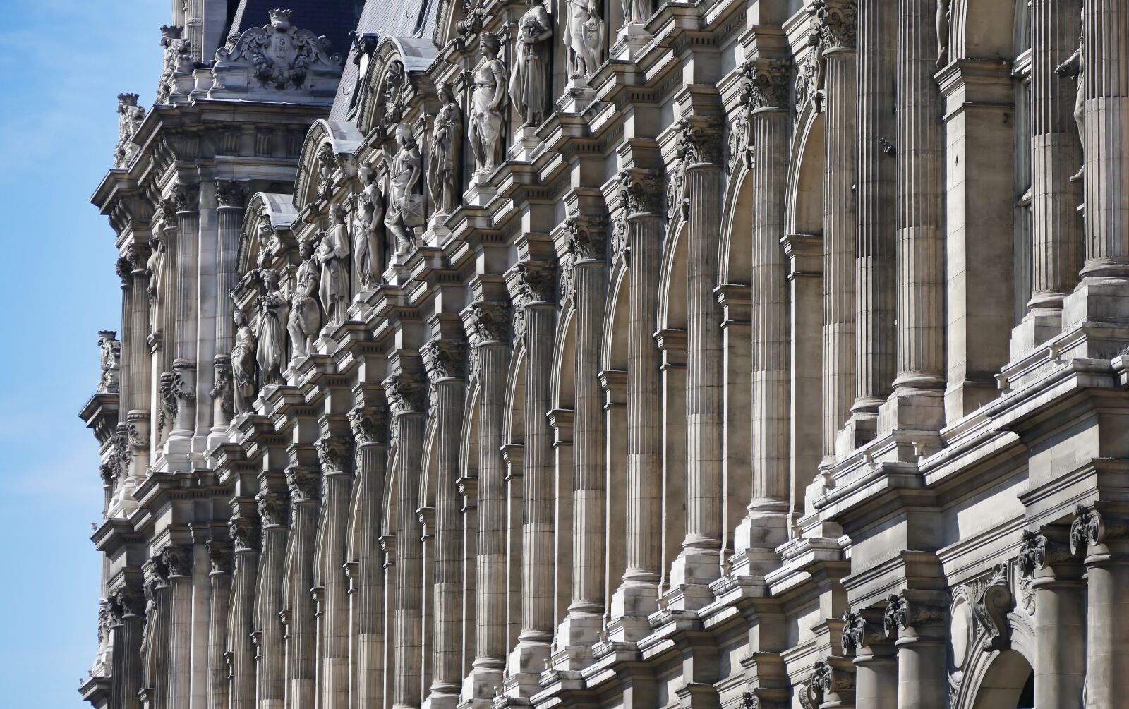 Panasonic Lumix DMC-FZ1000 sample photo. Paris, hotel de ville photography