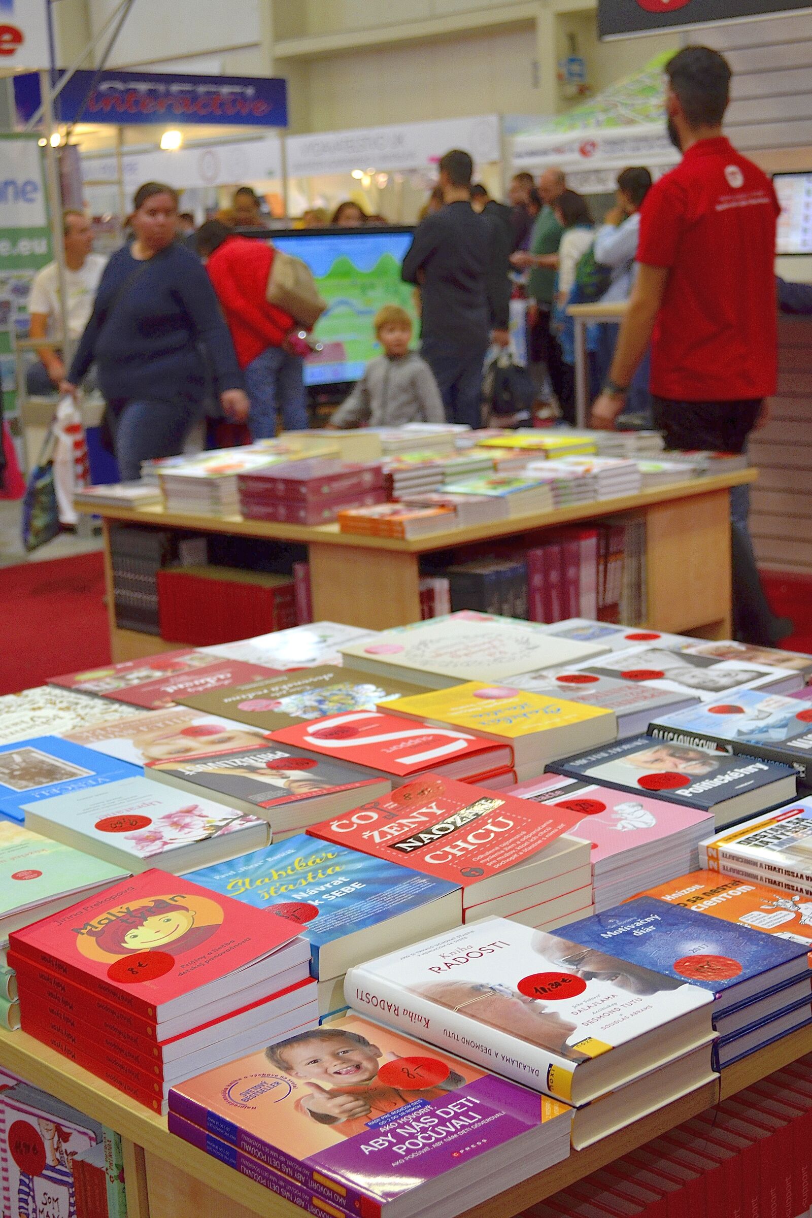Nikon D5100 sample photo. Books, fairs, people photography