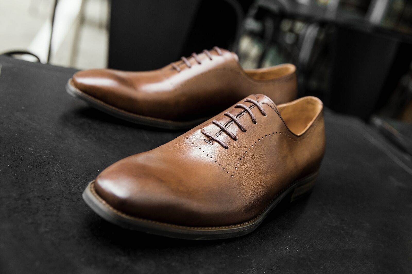 Canon EF 24-70mm F2.8L II USM sample photo. Shoes men, shoe, shine photography