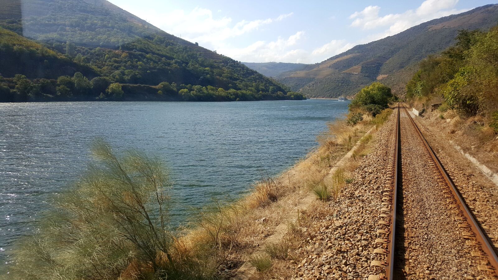 Samsung Galaxy S6 sample photo. The presidential train, portugal photography