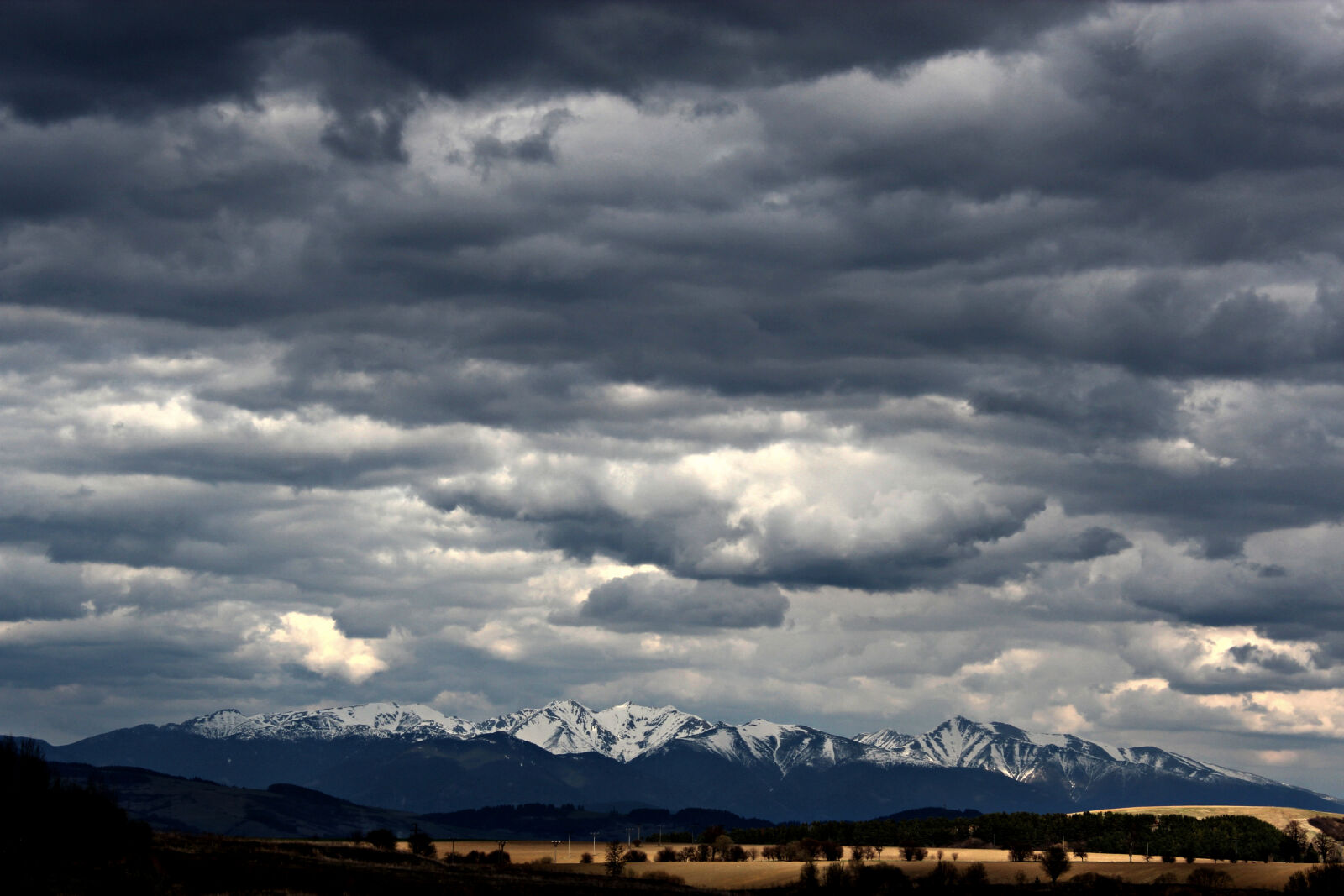 Canon EOS 600D (Rebel EOS T3i / EOS Kiss X5) sample photo. Cloudy, cloudy, skies, dramatic photography