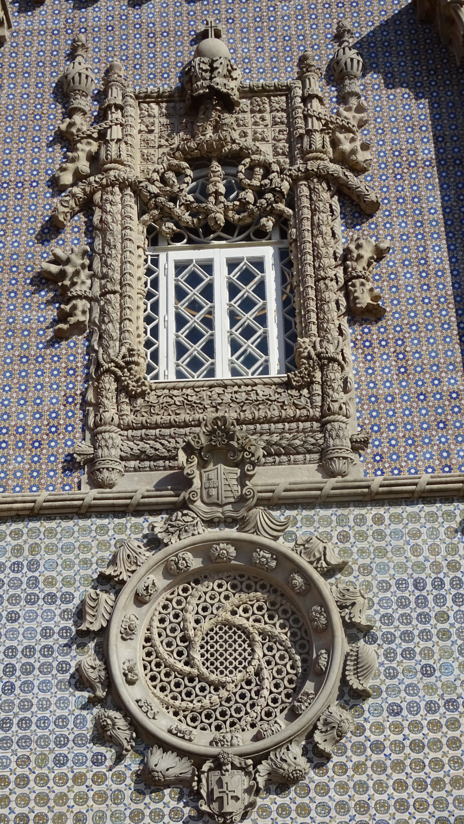 Sony DSC-HX60 sample photo. Facade, ornament, decoration photography