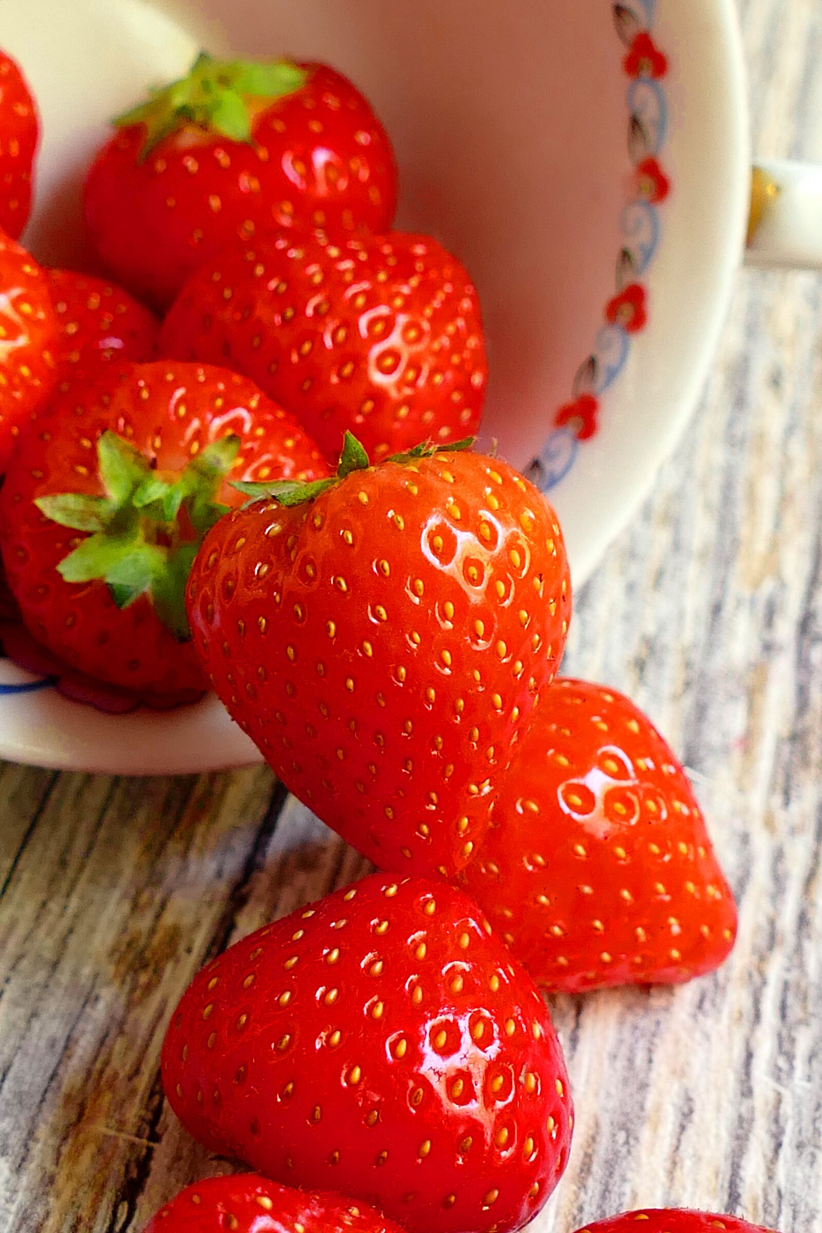 Panasonic Lumix DMC-FZ1000 sample photo. Strawberries, red, fruit photography
