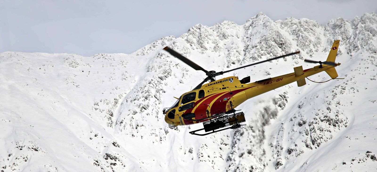Canon EOS 100D (EOS Rebel SL1 / EOS Kiss X7) sample photo. Winter, cold, helicopter, flight photography