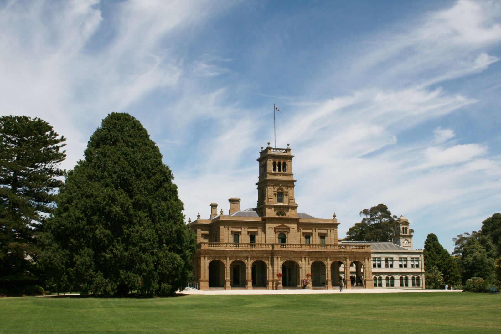 Canon EOS 400D (EOS Digital Rebel XTi / EOS Kiss Digital X) sample photo. Werribee park, historical building photography