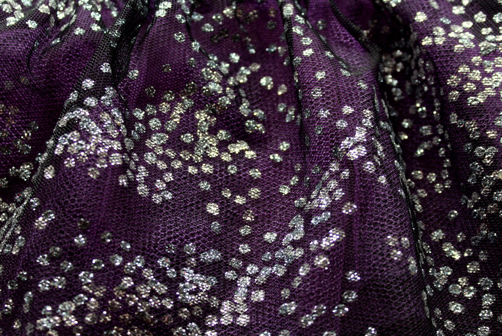 Canon EOS 1200D (EOS Rebel T5 / EOS Kiss X70 / EOS Hi) sample photo. Material, tulle, wavy photography