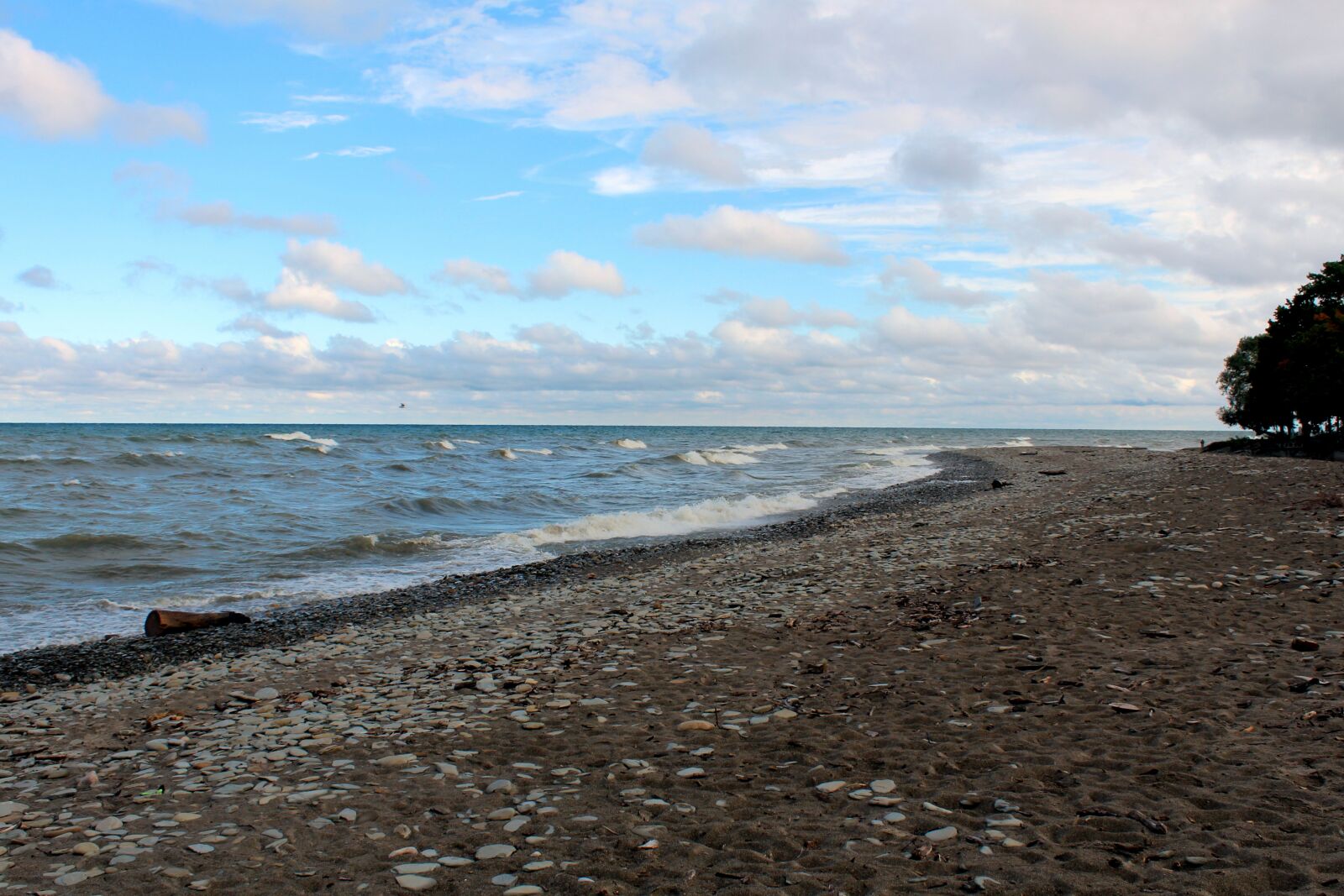 Canon EOS 1200D (EOS Rebel T5 / EOS Kiss X70 / EOS Hi) sample photo. Lake erie, waves, beach photography