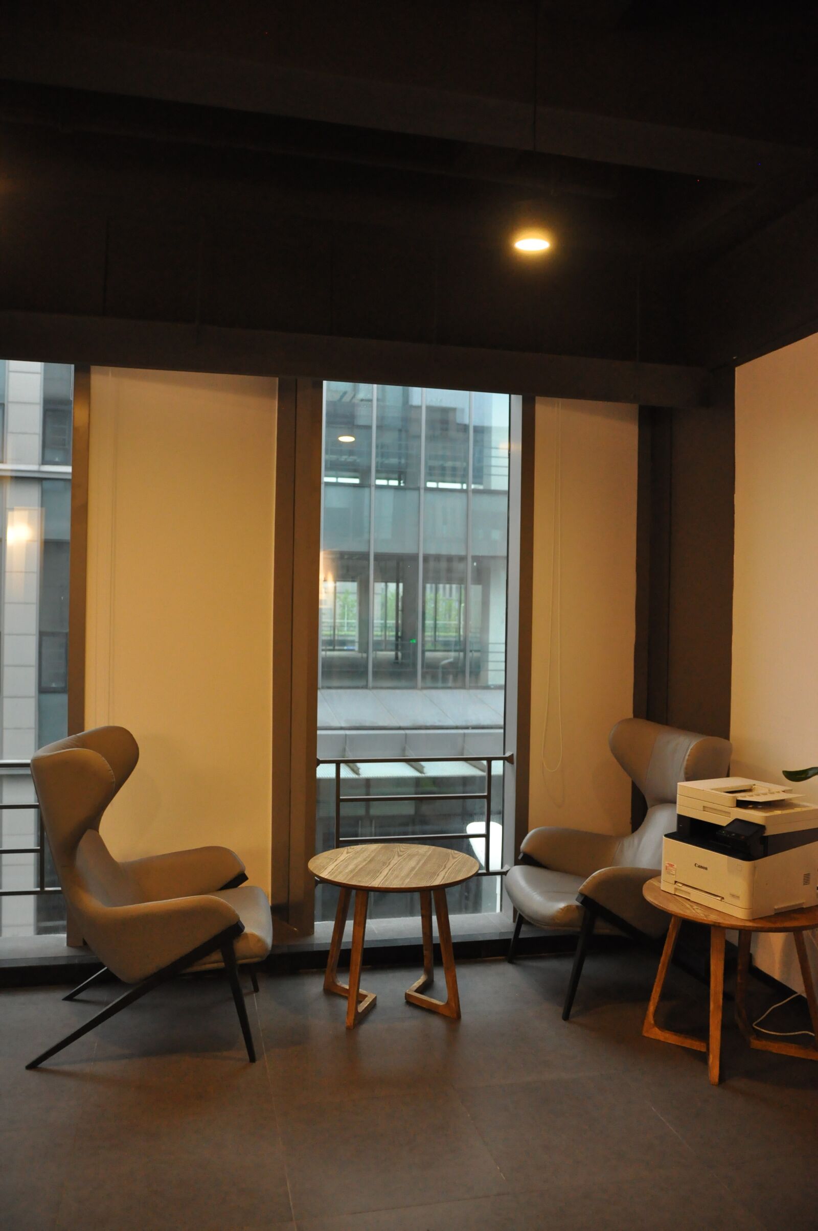 Nikon D90 sample photo. Chair, coffee table, office photography