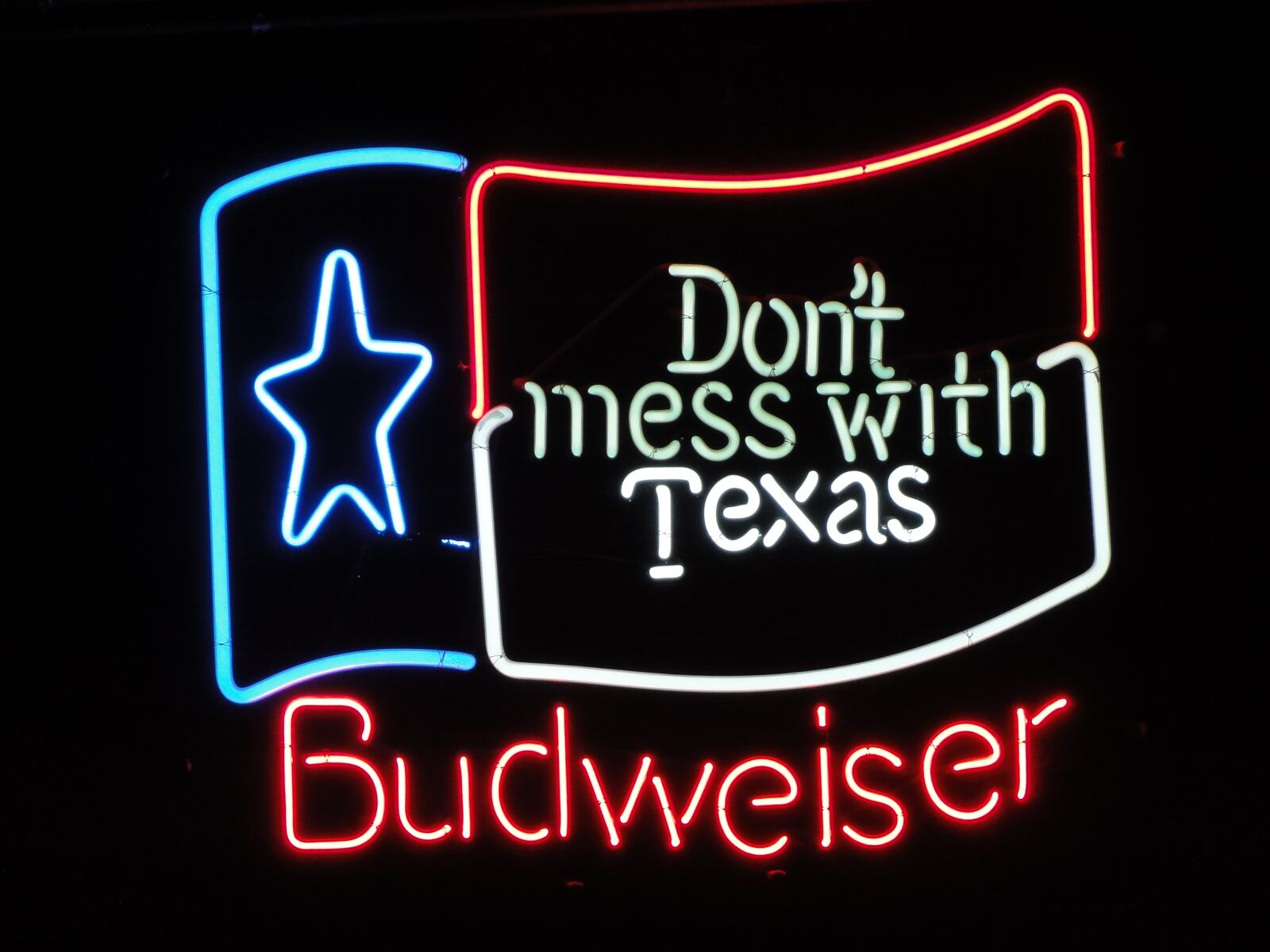 Sony DSC-HX5V sample photo. Budweiser, shield, advertisement photography