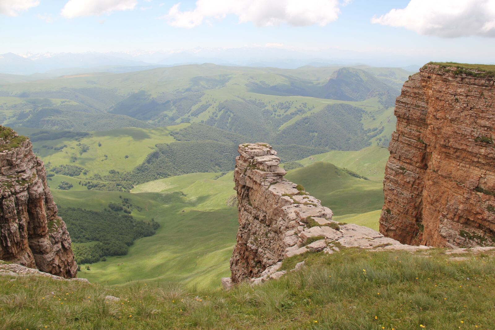 Canon EOS 550D (EOS Rebel T2i / EOS Kiss X4) sample photo. Mountains, open space, travel photography