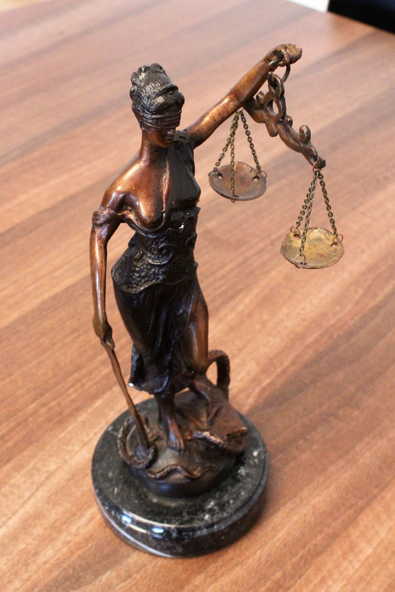 Canon EOS 1300D (EOS Rebel T6 / EOS Kiss X80) sample photo. Justice, justitia, justitia the photography