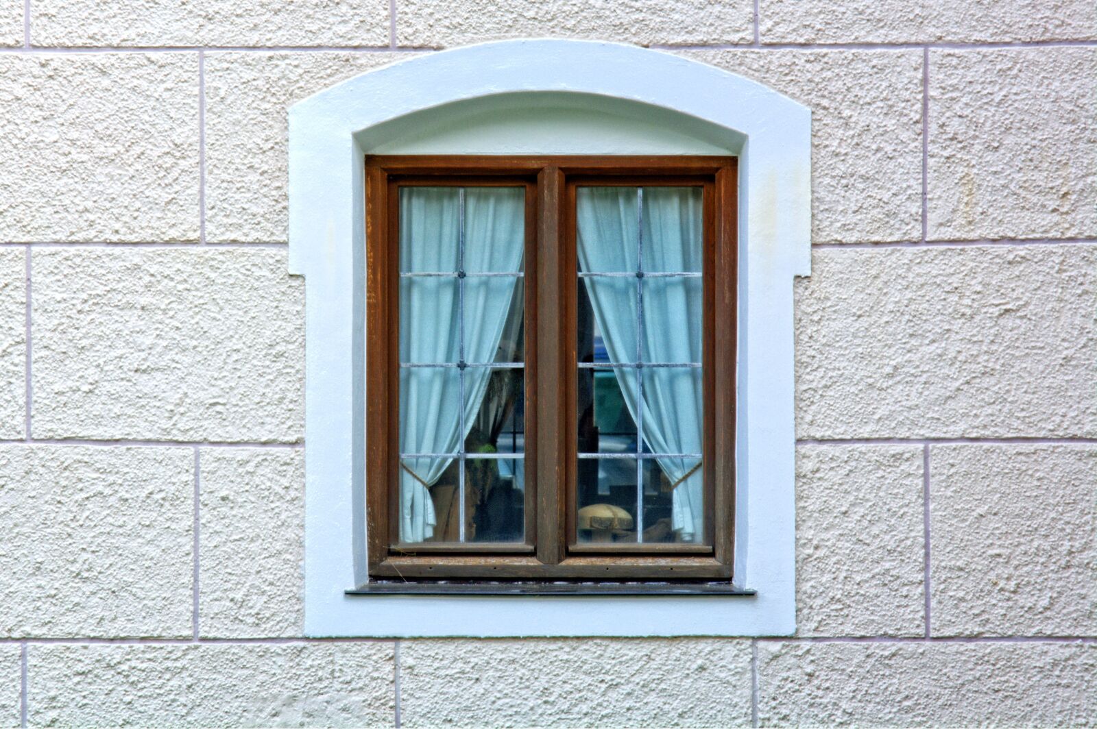 55.0-200.0mm f/4.0-f/5.6 sample photo. Window, wooden windows, leaded photography