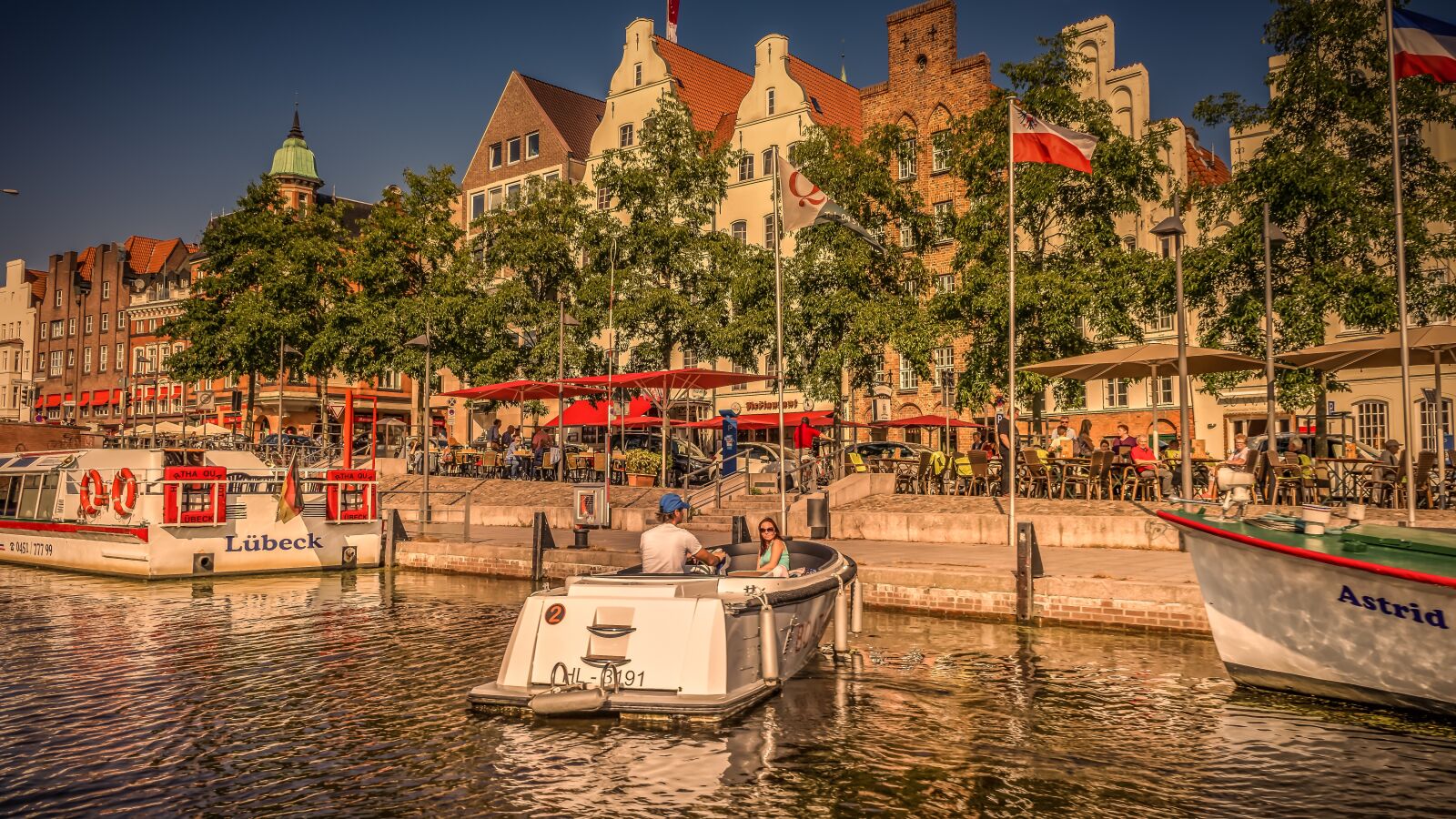 Sony a7 II + Sony FE 28-70mm F3.5-5.6 OSS sample photo. L beck, historic center photography