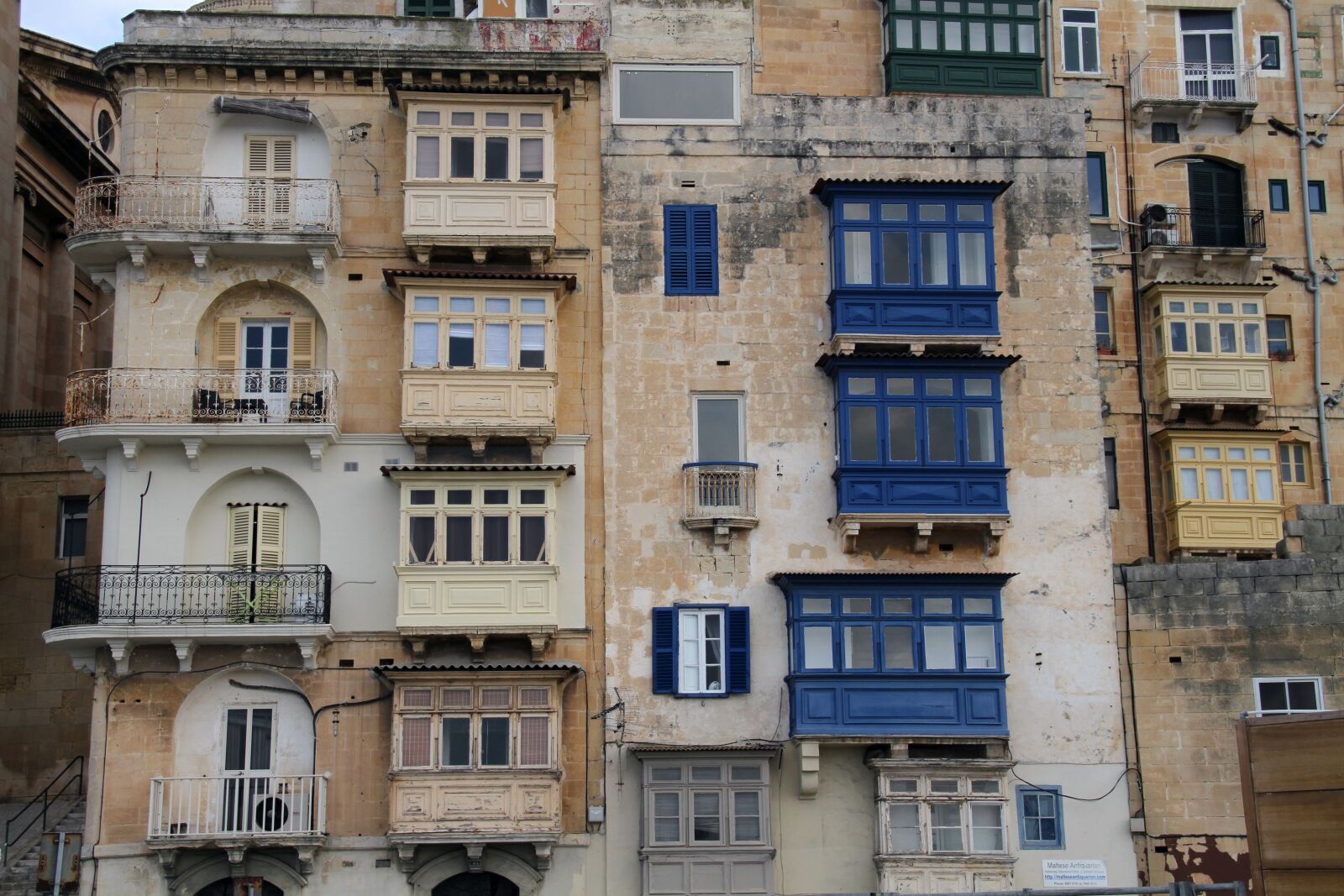 Canon EOS 7D sample photo. Balcony, old, architecture photography