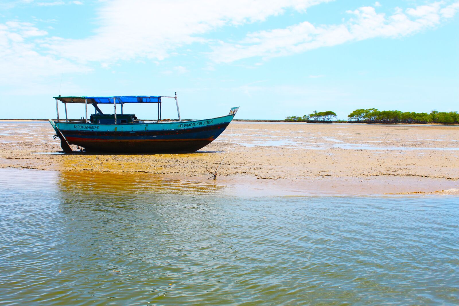 Canon EOS 1100D (EOS Rebel T3 / EOS Kiss X50) sample photo. Boat, water, sand photography