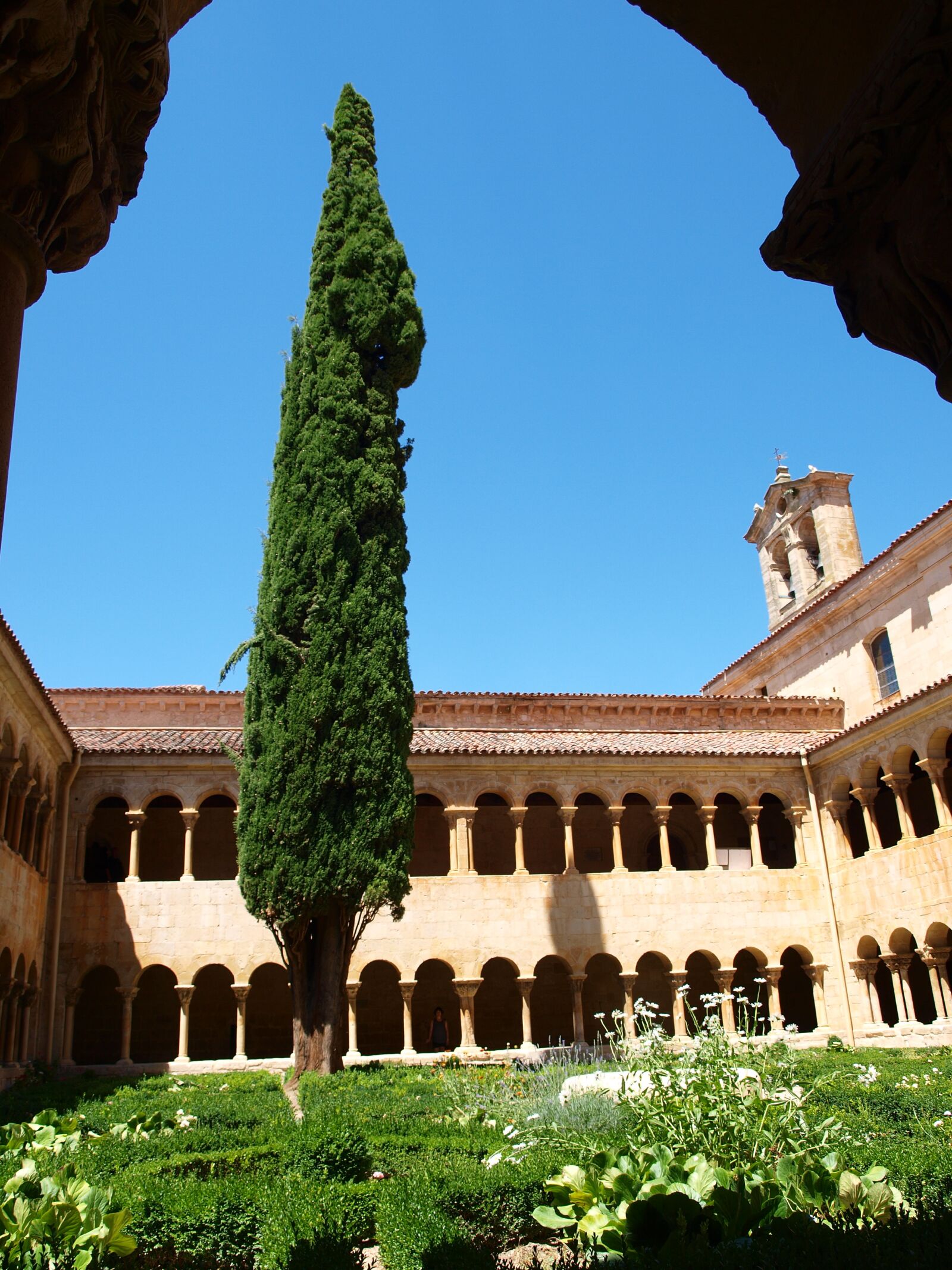 Olympus E-420 (EVOLT E-420) sample photo. Soria, spain, monastery photography