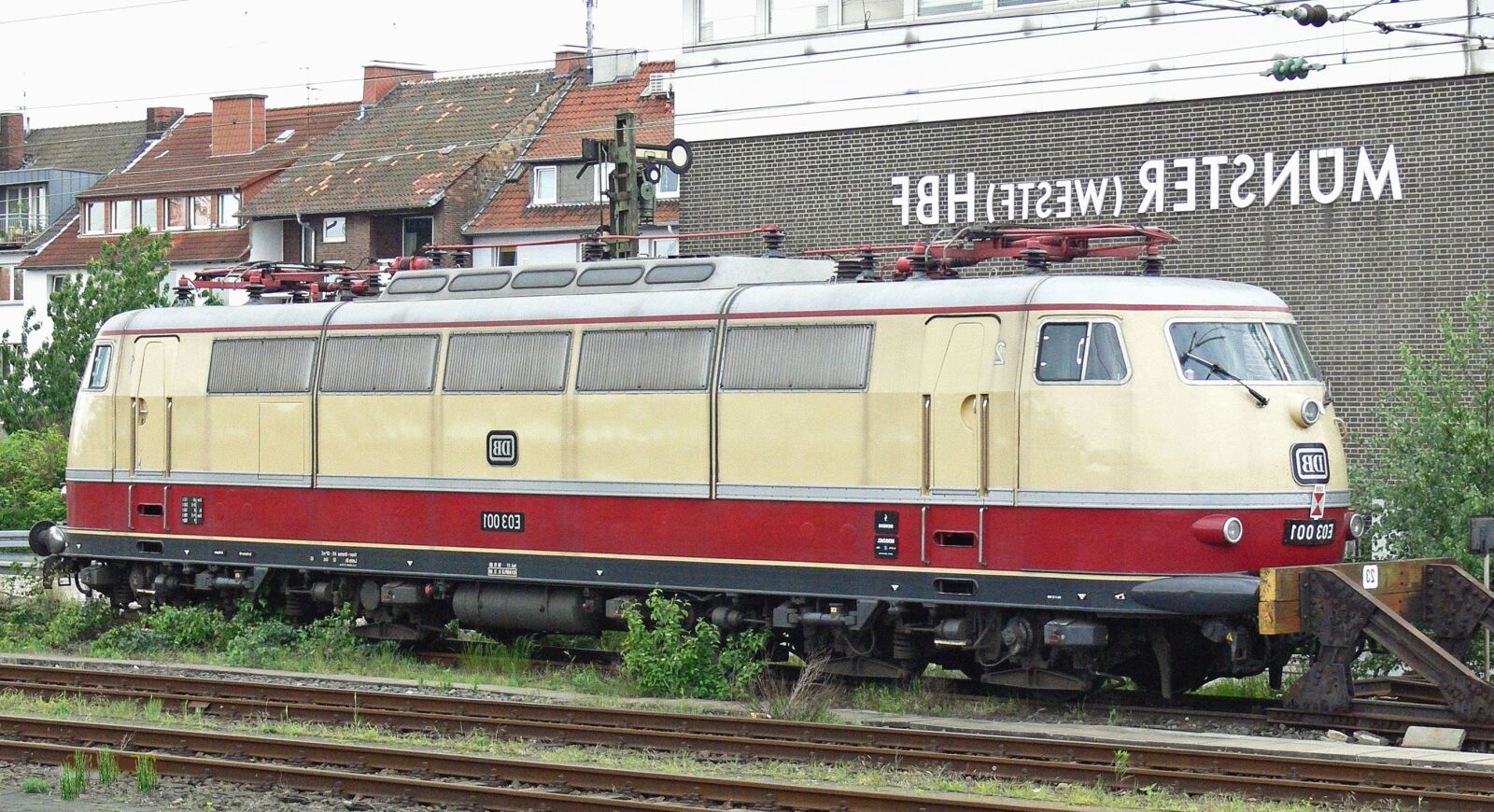 Panasonic DMC-FZ30 sample photo. Locomotive, railroad, station, city photography