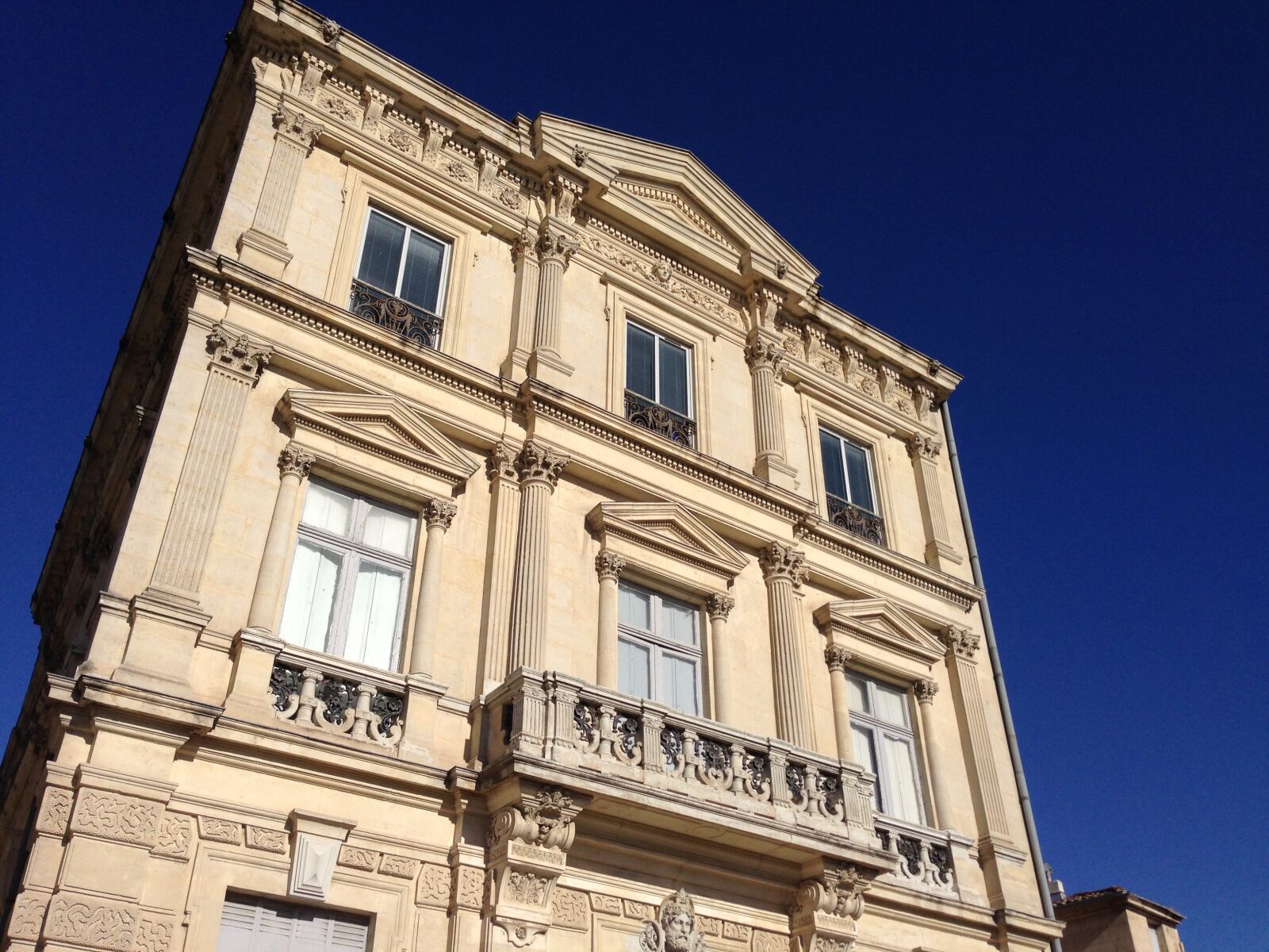 Apple iPhone 5 sample photo. Montpellier, building, architecture photography