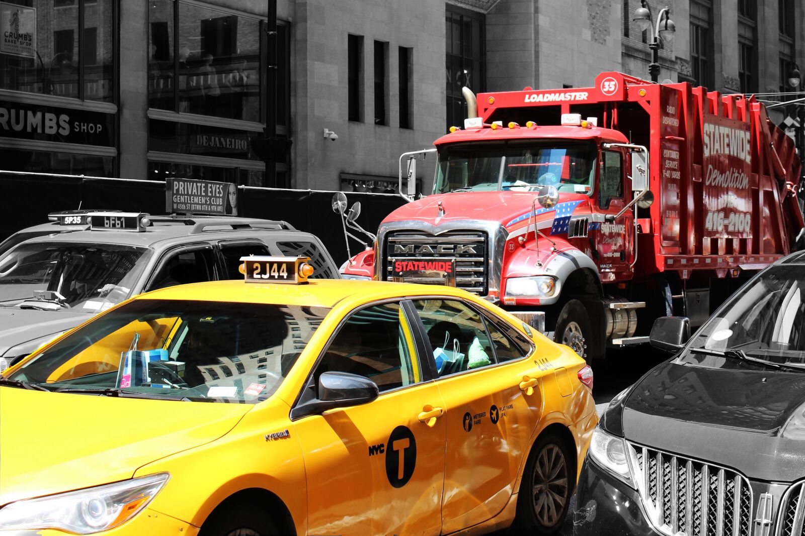 Canon EOS 100D (EOS Rebel SL1 / EOS Kiss X7) sample photo. New york, taxi, truck photography