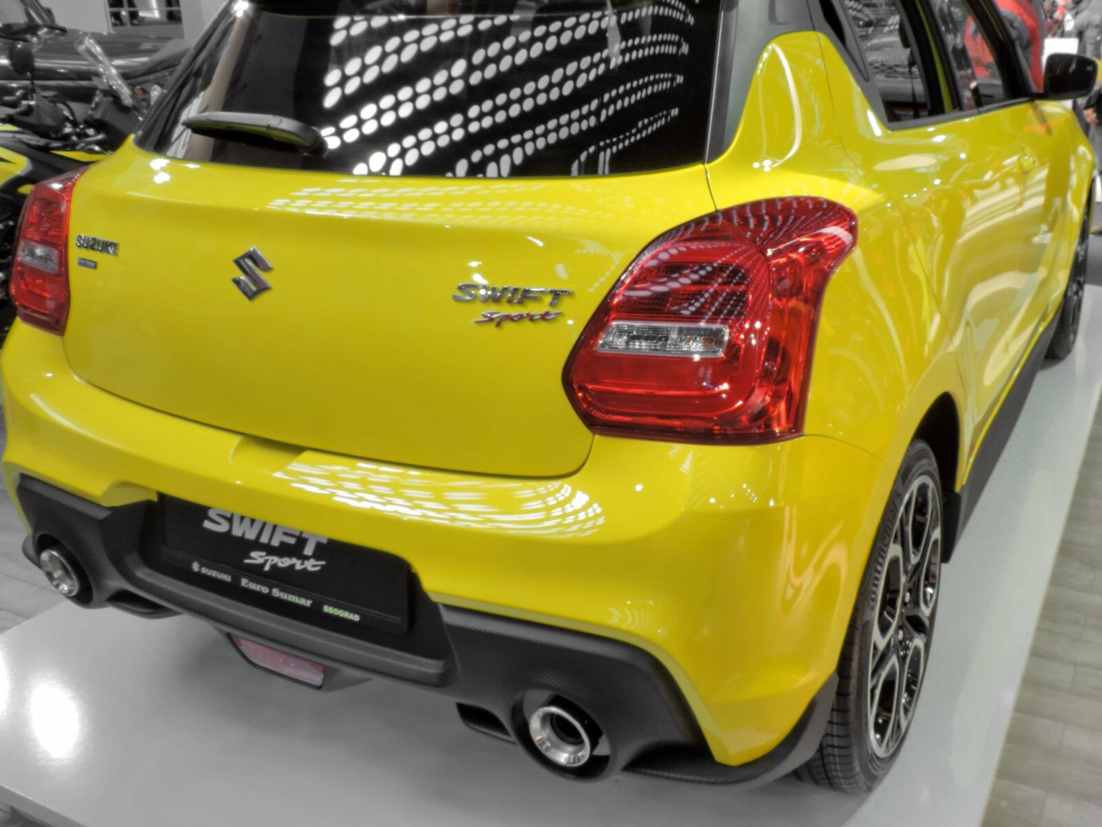Nikon Coolpix P520 sample photo. Modern, reflection, yellow, car photography