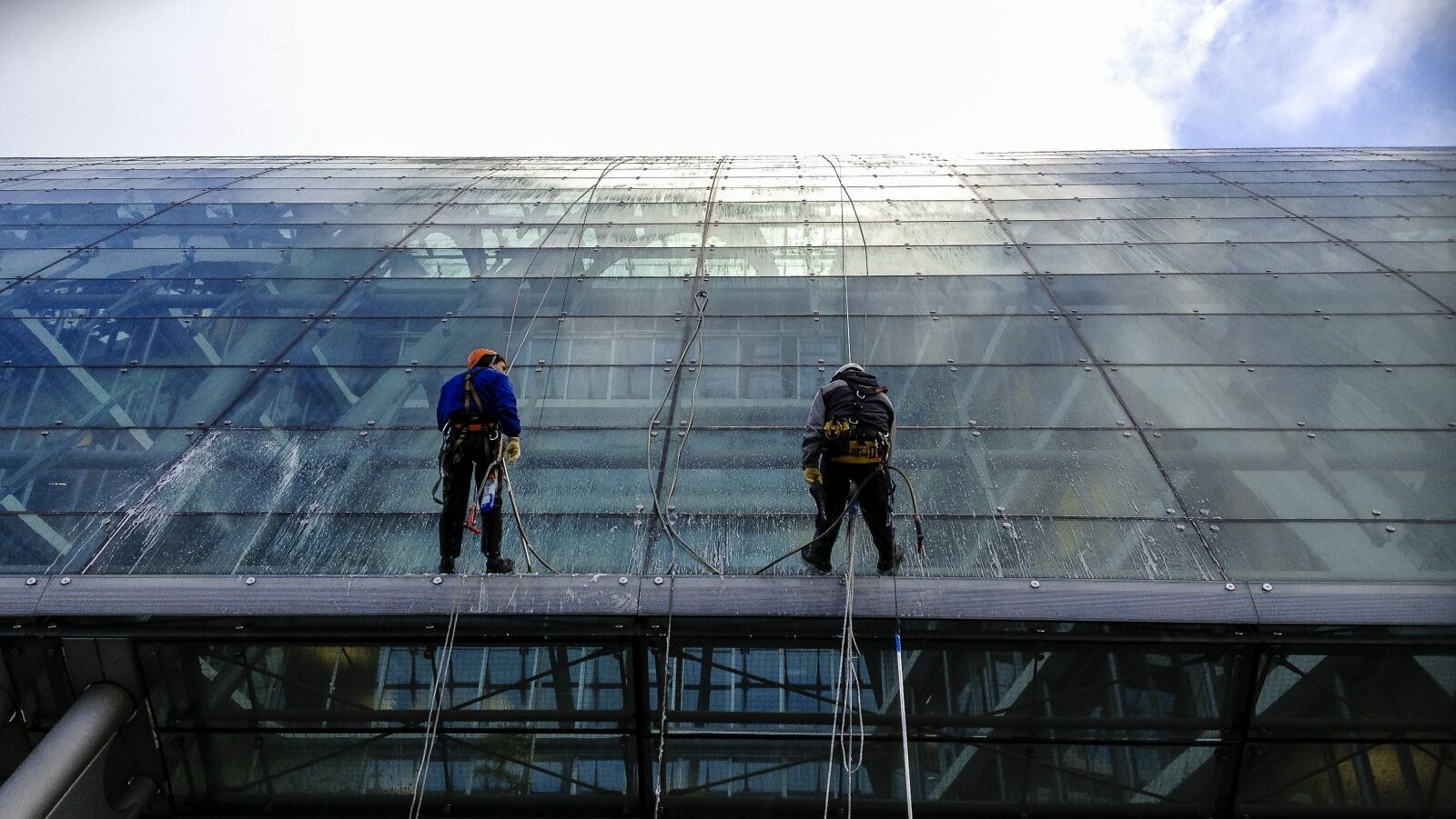 Apple iPhone 4S sample photo. Hamburg, window cleaner, glass photography
