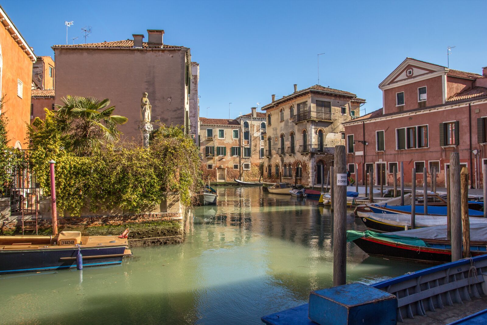 Canon EOS 60D sample photo. Venice, channels, silent angle photography