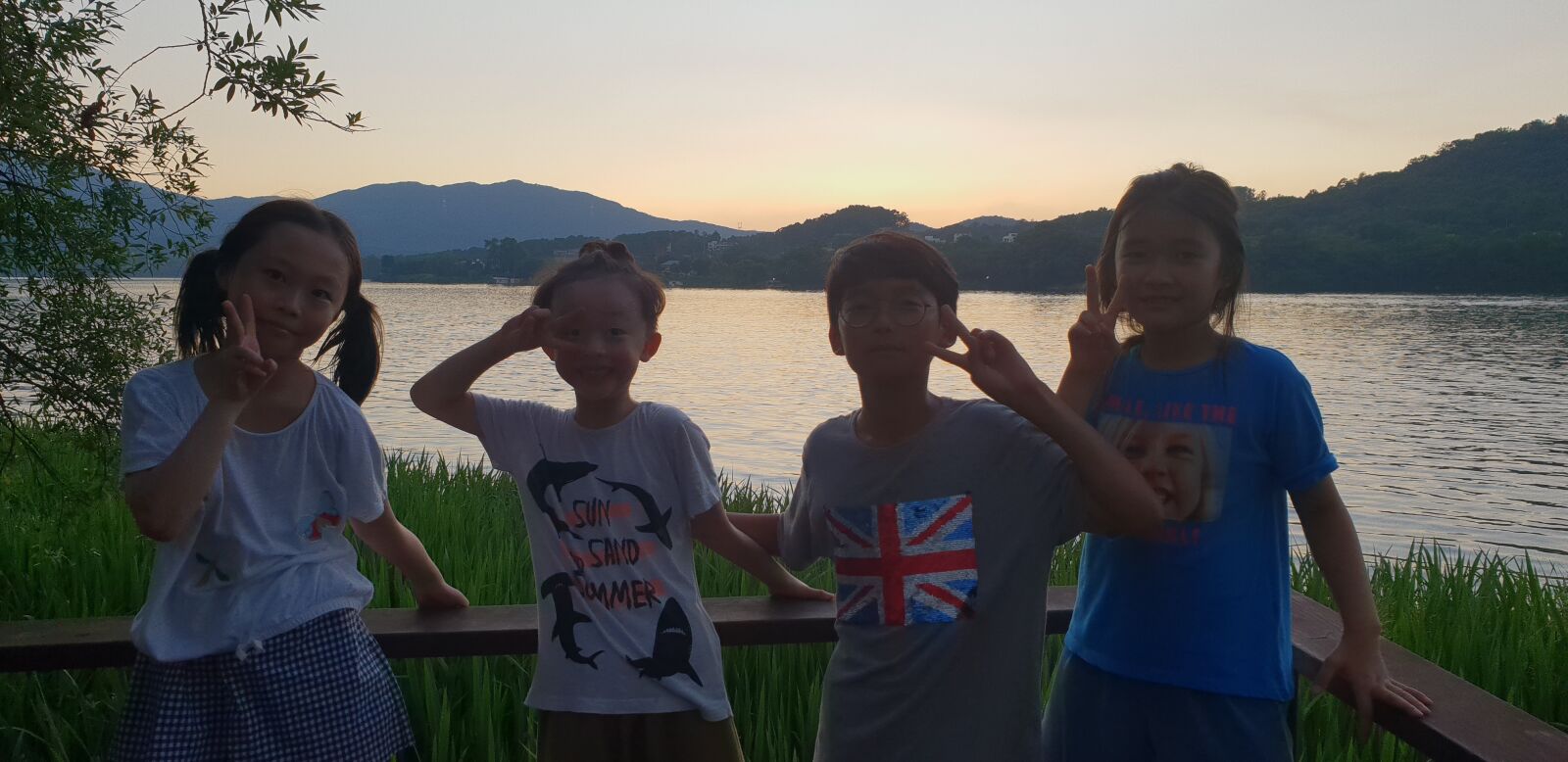 Samsung Galaxy S9+ sample photo. Children, sunset, river photography