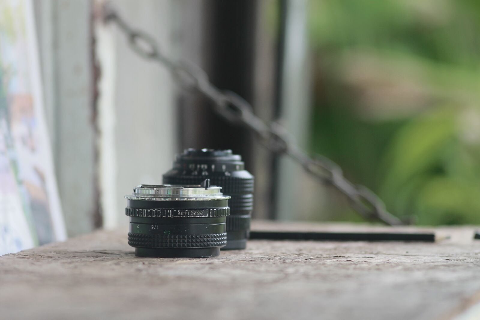 Canon EOS 1100D (EOS Rebel T3 / EOS Kiss X50) sample photo. Hand crank, lens, a photography