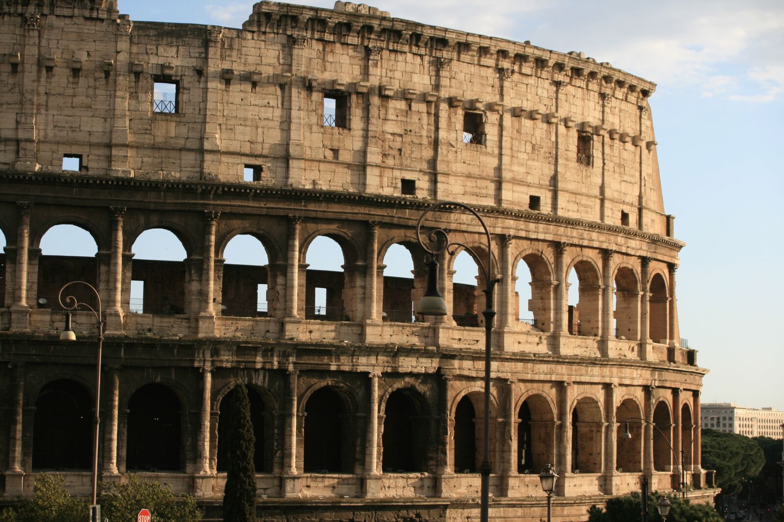 Canon EOS 400D (EOS Digital Rebel XTi / EOS Kiss Digital X) sample photo. Rome, collosseum, antiquity photography