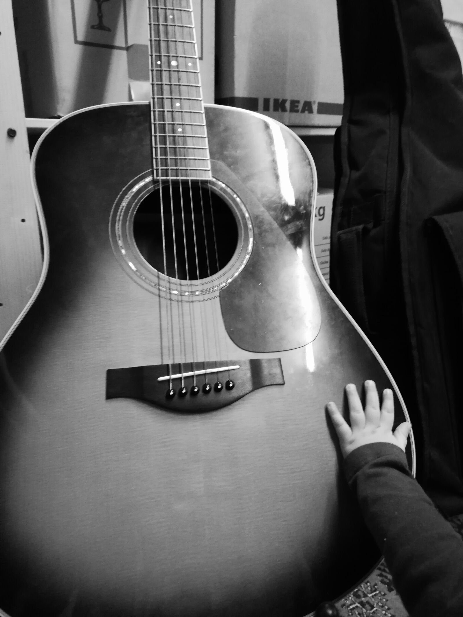 HUAWEI P20 lite sample photo. Guitar, child, hand photography