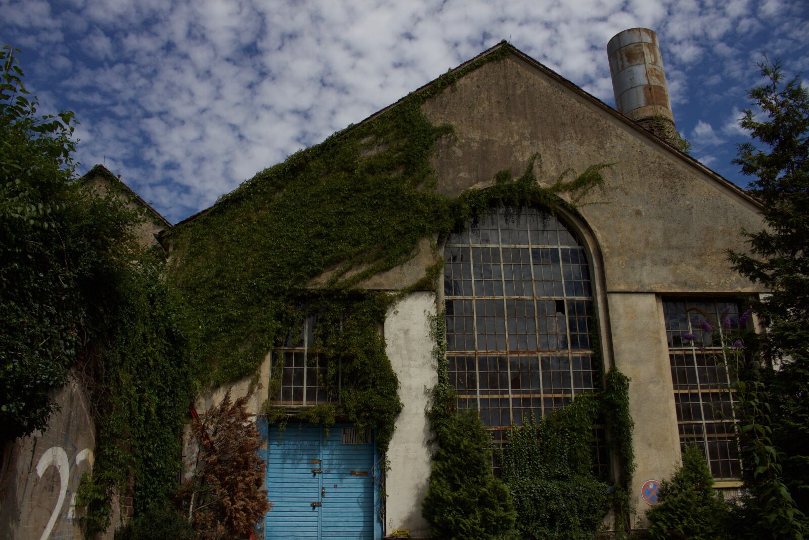 Canon EOS 700D (EOS Rebel T5i / EOS Kiss X7i) sample photo. Underground, sky, old photography