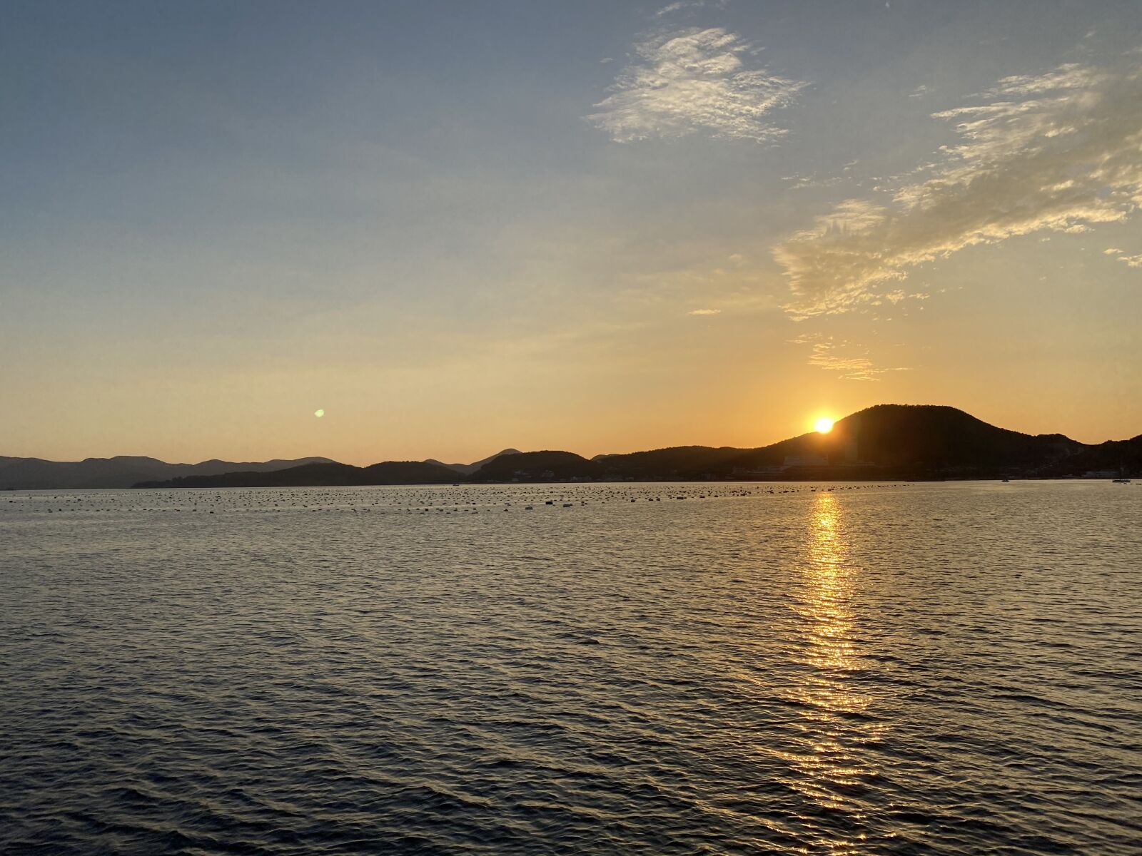 iPhone 11 back dual wide camera 4.25mm f/1.8 sample photo. Sea, sunset, beach photography