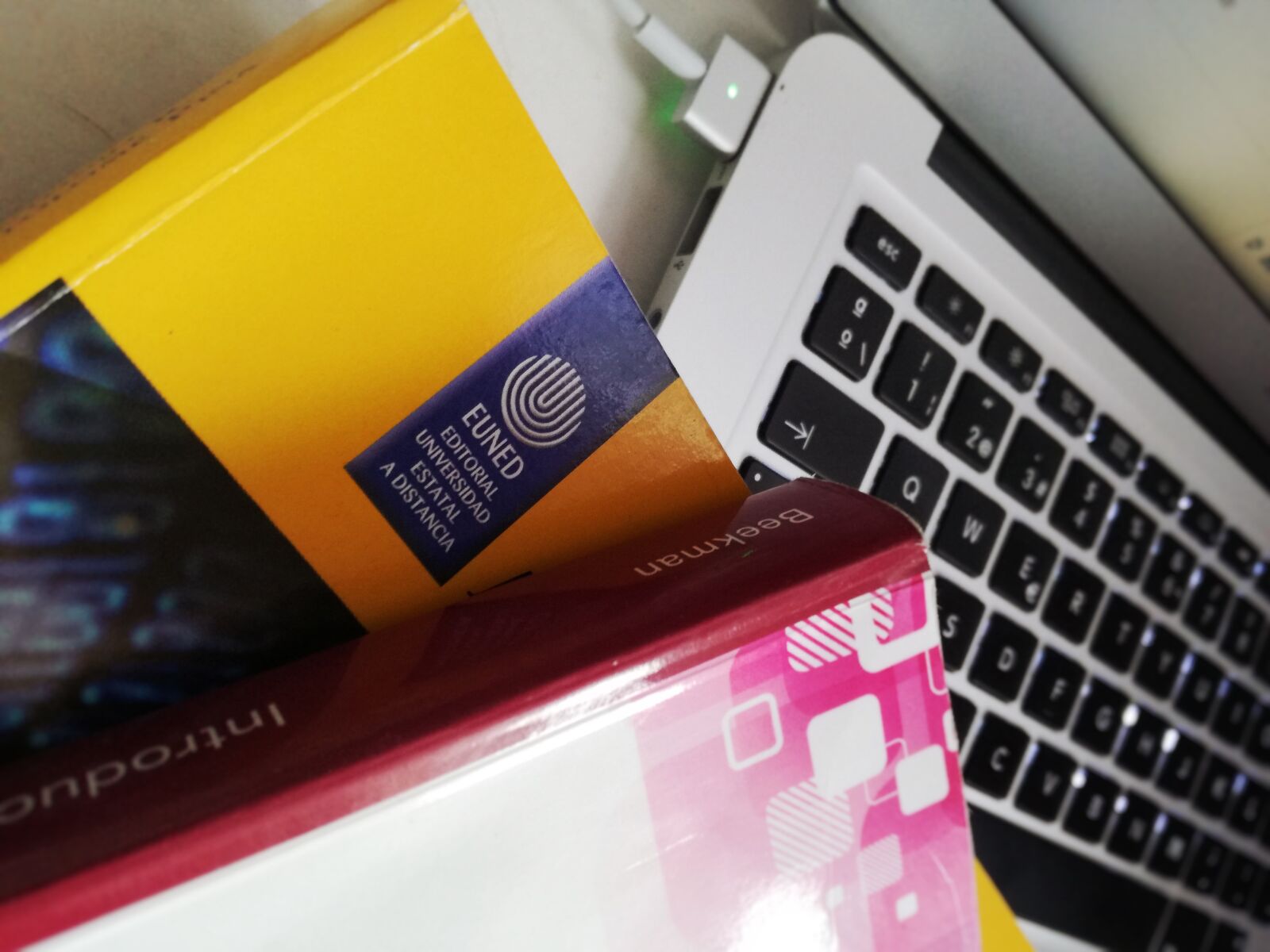 HUAWEI P9 LITE sample photo. Books, computer, computer, keyboard photography