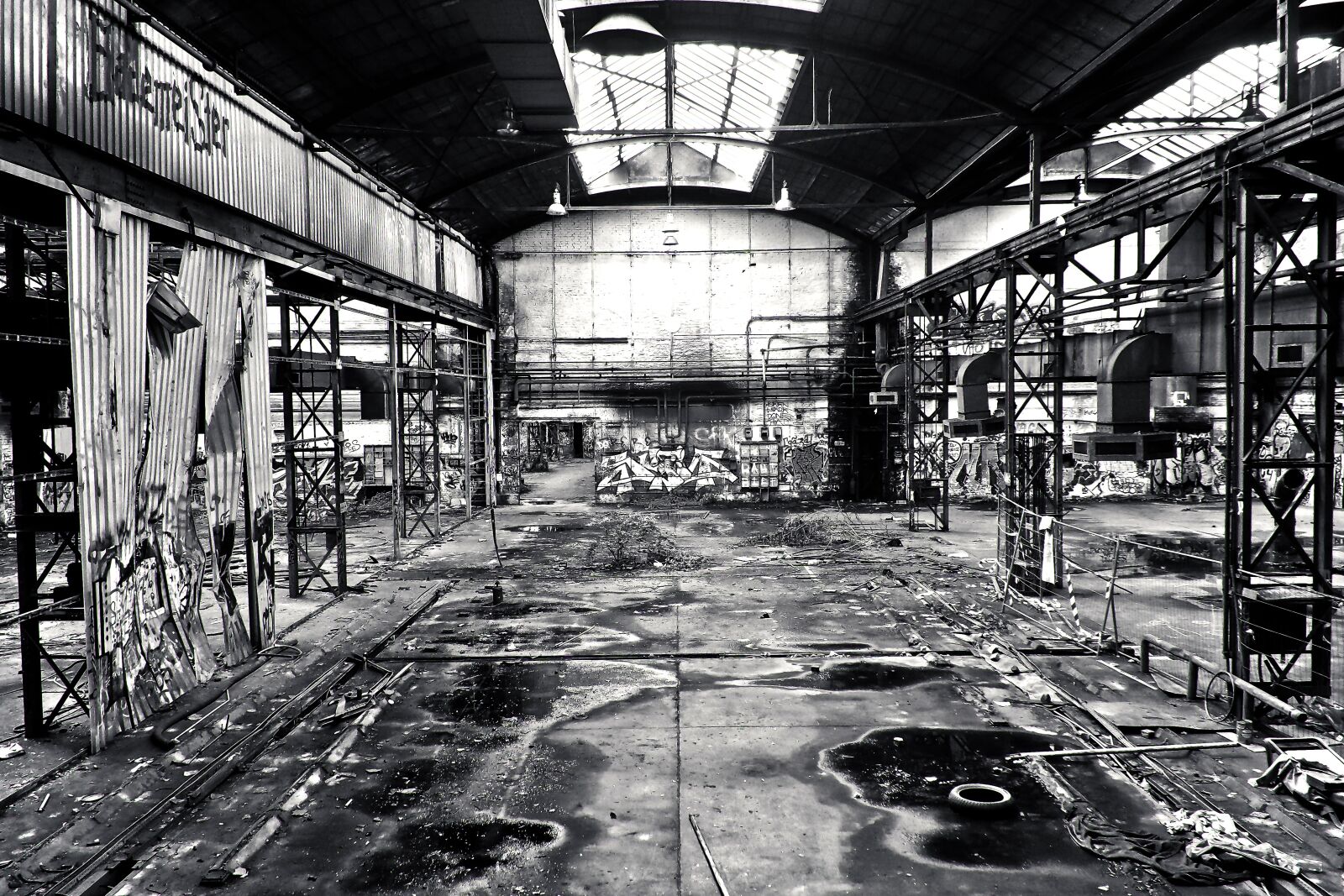 Olympus OM-D E-M10 sample photo. Lost places, rooms, abandoned photography