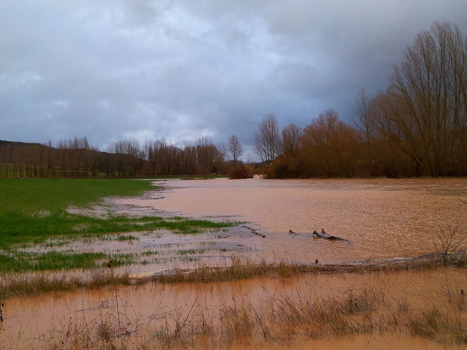 Samsung Galaxy S2 sample photo. Flood, river, rain photography