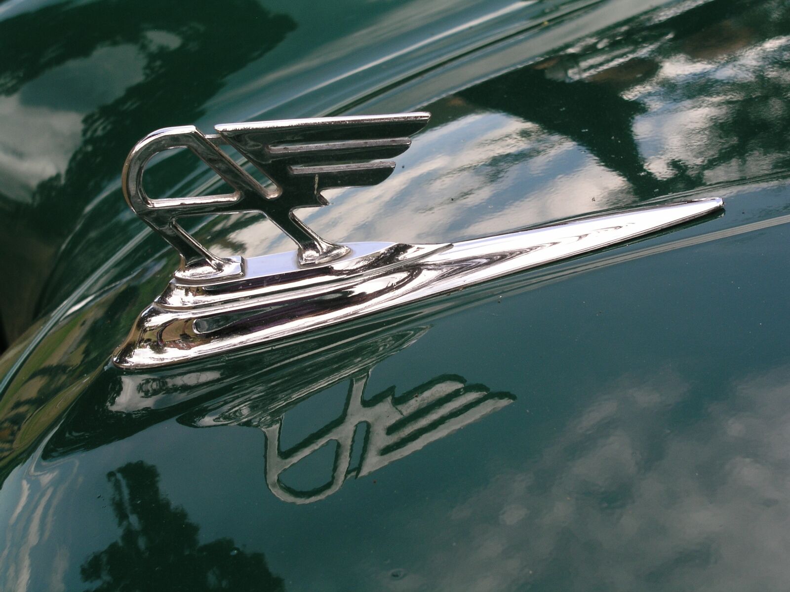 Olympus C5050Z sample photo. Car badge, metal, emblem photography