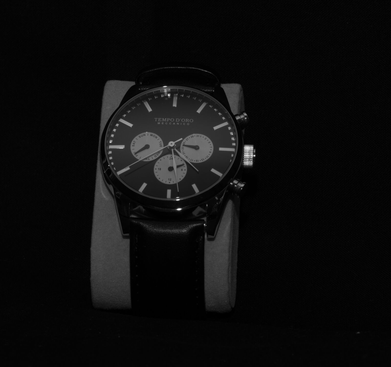 Pentax K-3 + Tamron SP AF 70-200mm F2.8 Di LD (IF) MACRO sample photo. Clock, dial, time photography