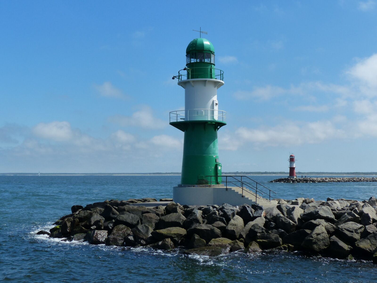 Panasonic Lumix DMC-FZ200 sample photo. Lighthouse, warnem nde, harbour photography