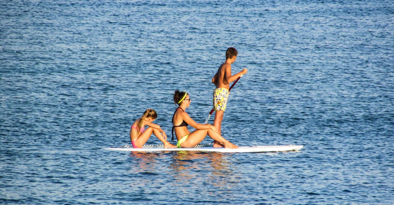 Canon PowerShot SX400 IS sample photo. Paddling, paddle board, family photography