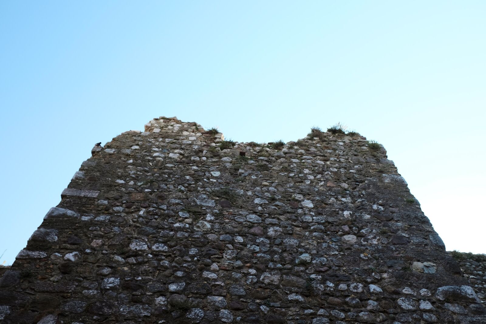 Fujifilm X-H1 sample photo. Wall, stone wall, sky photography