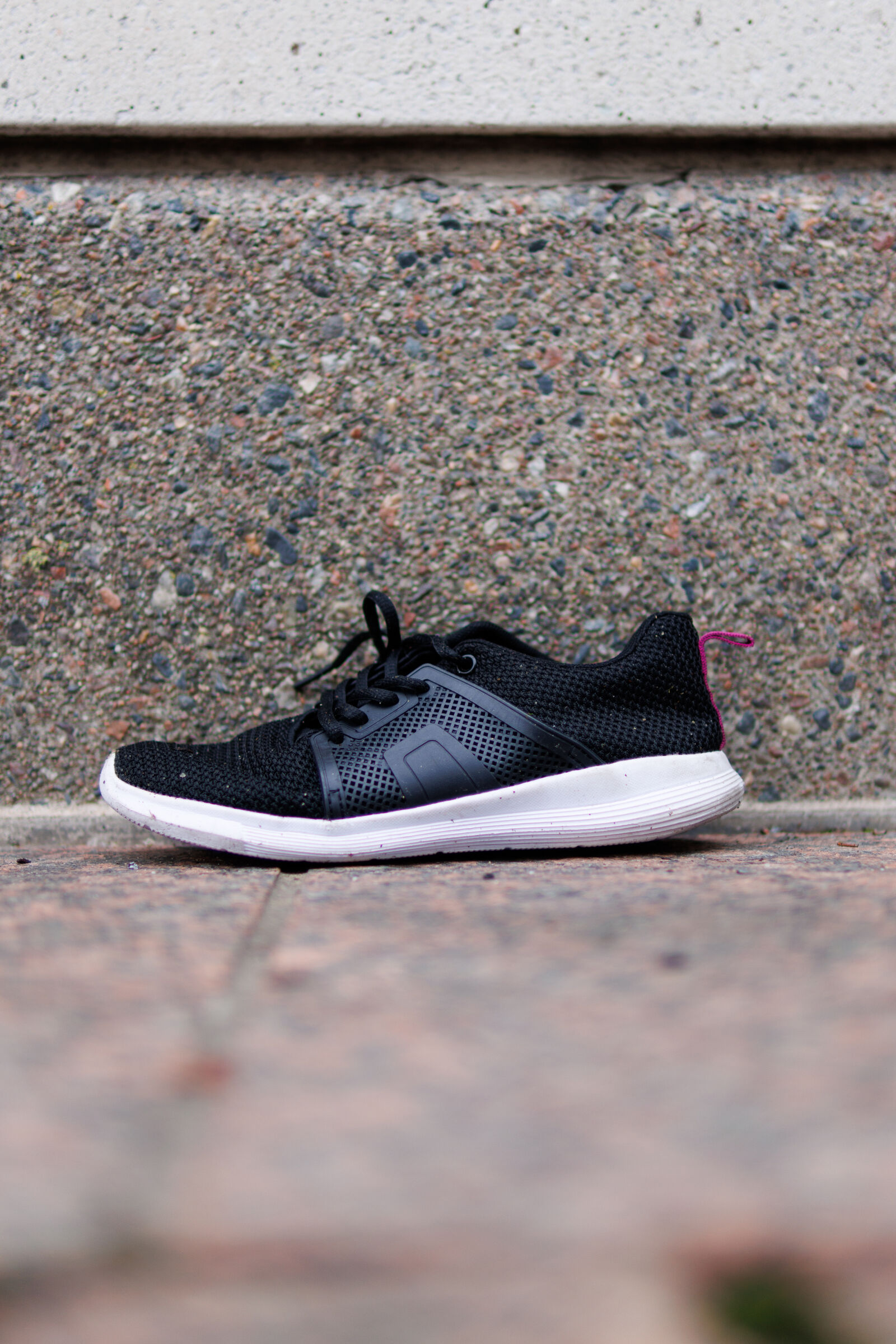 Canon EOS R7 sample photo. Forgotten shoe photography