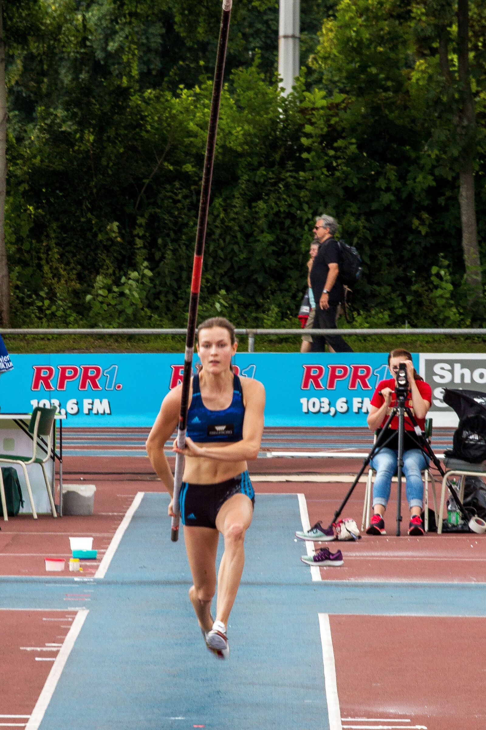Canon EOS 70D + Canon EF 70-200mm F4L USM sample photo. Athletics, sport, pole vault photography