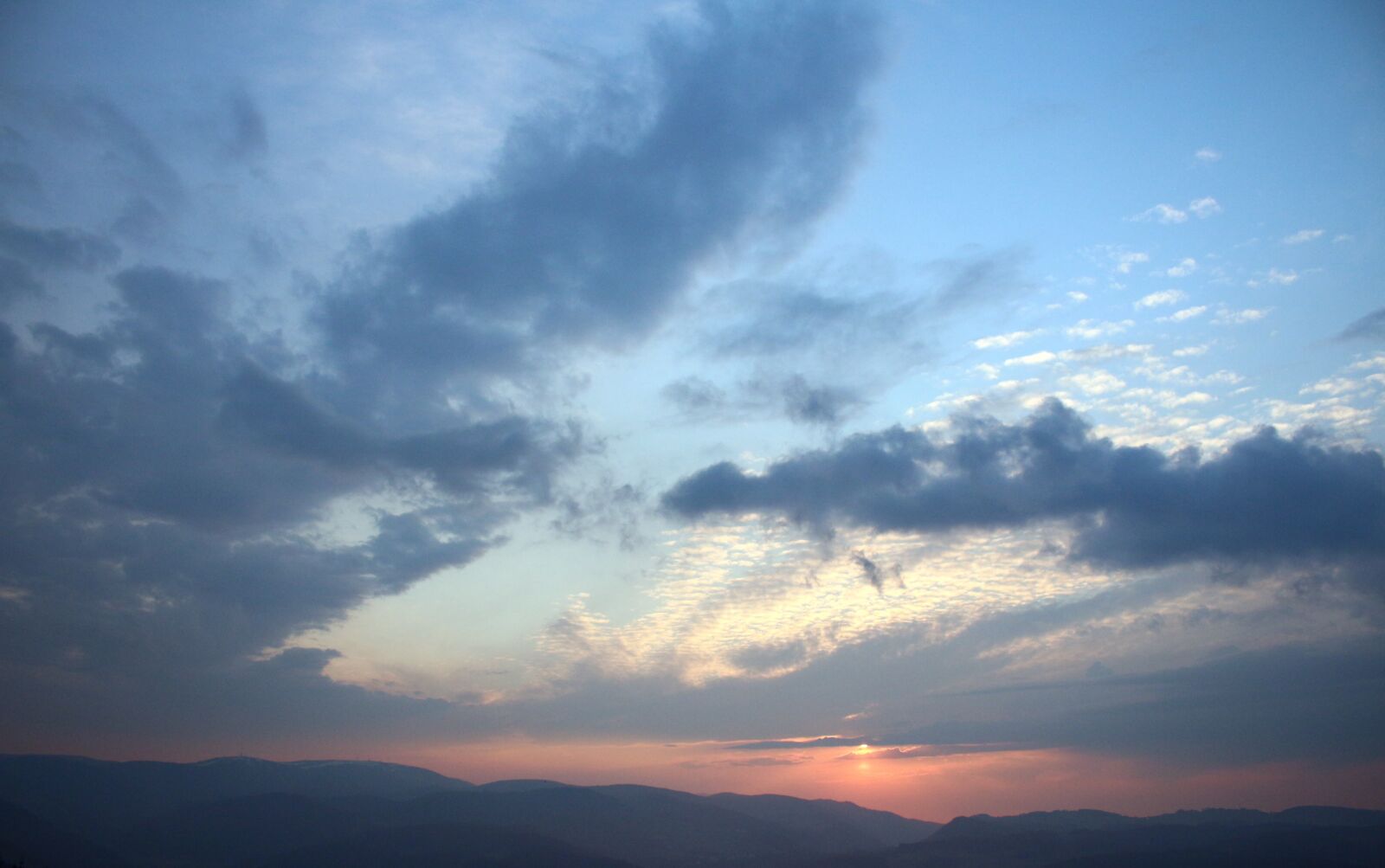 Canon EOS 650D (EOS Rebel T4i / EOS Kiss X6i) sample photo. Blue sky, sky, blue photography