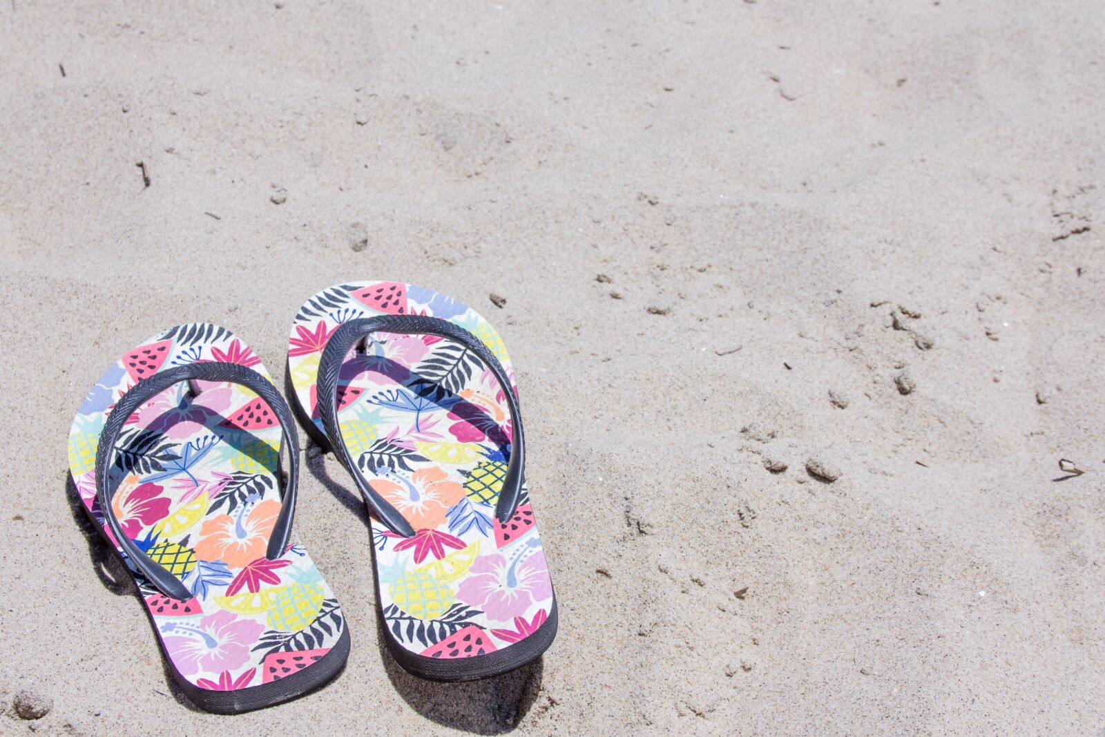 Canon EF 28-135mm F3.5-5.6 IS USM sample photo. Sandals, flip flops, sand photography