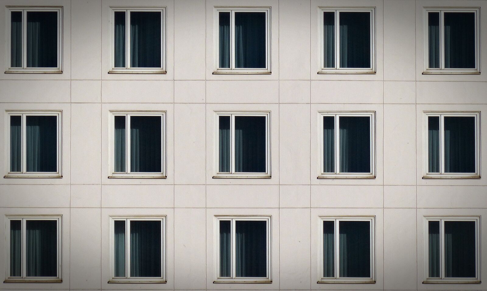 Panasonic Lumix DMC-FZ200 sample photo. Window, facade, architecture photography