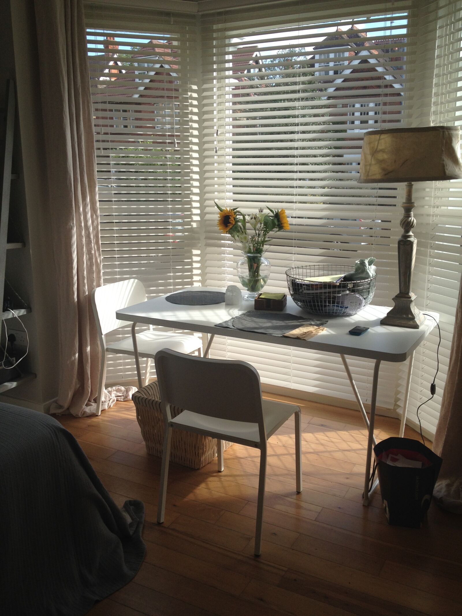 iPhone 4S back camera 4.28mm f/2.4 sample photo. Table, desk, interior photography