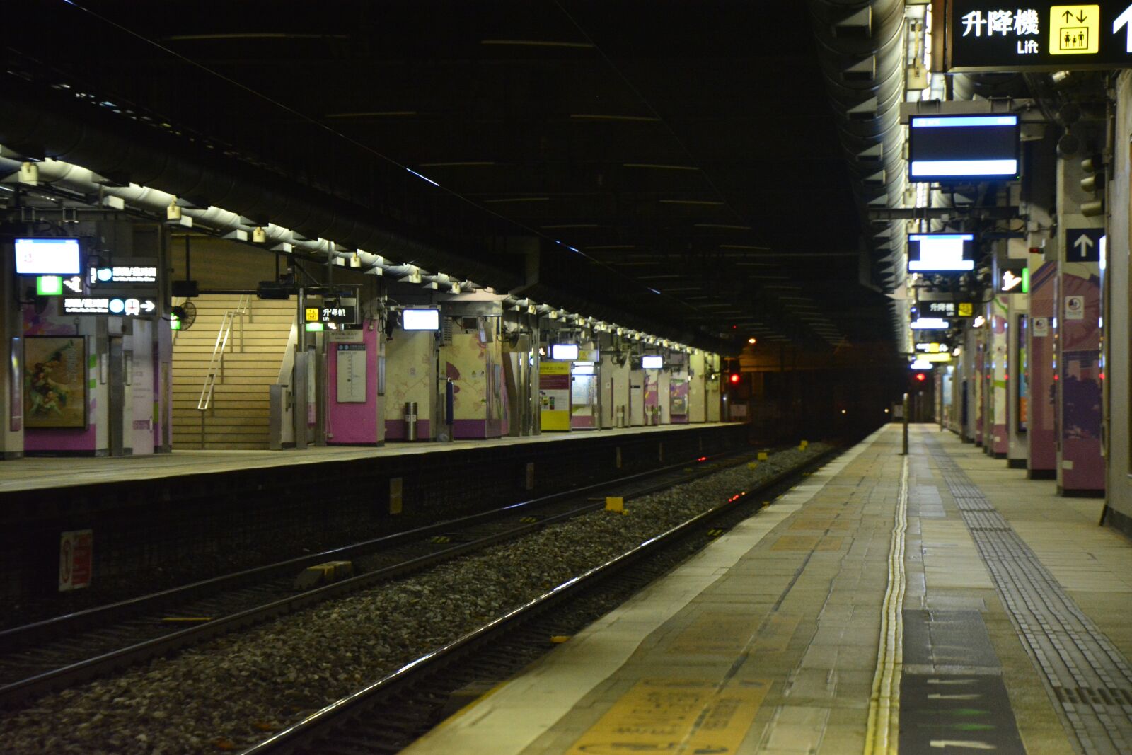 Nikon D5200 sample photo. Hongkong, train, city photography